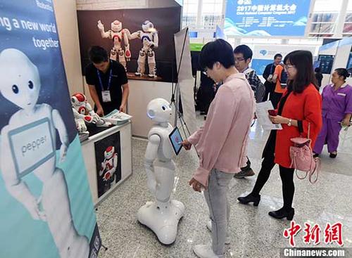资料图：智能机器人。记者 刘可耕 摄